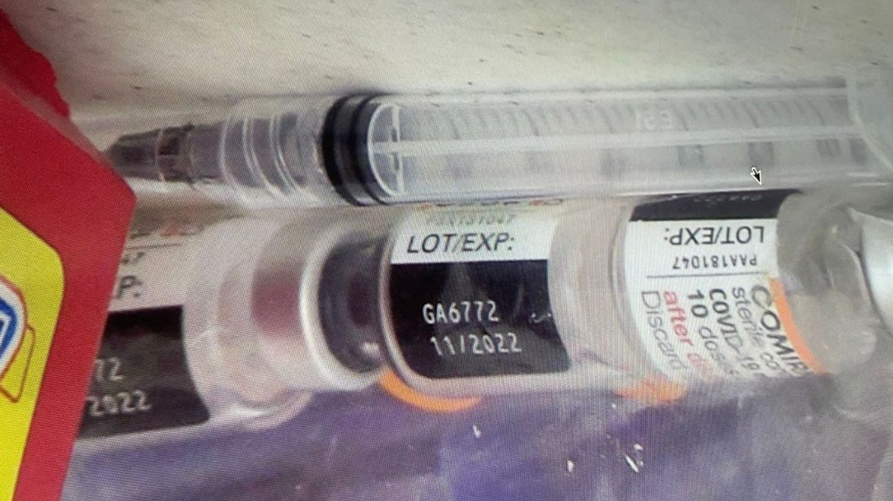 Secretaria de Salud aplica vacunas vencidas a niños