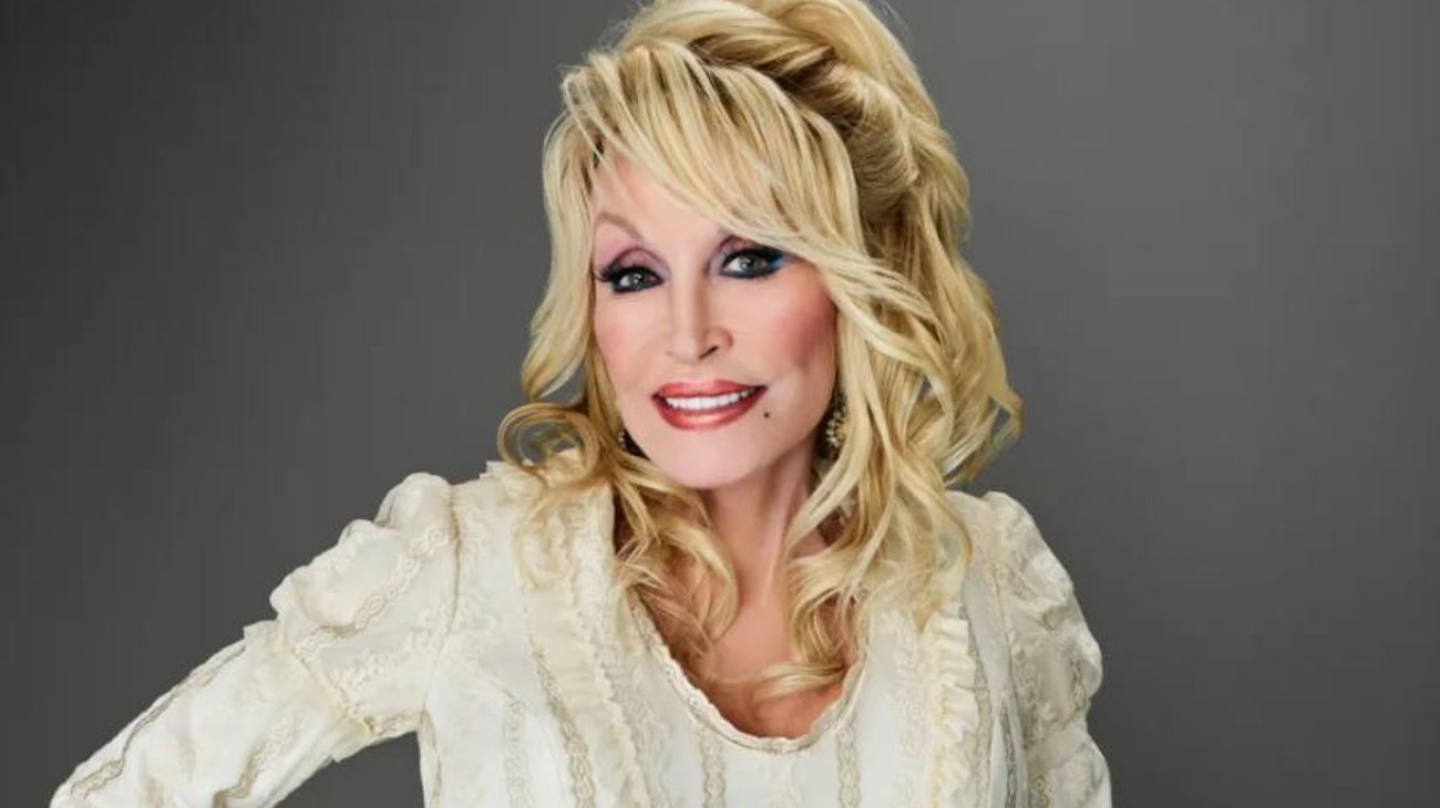 Dolly Parton sigue trabajando mientras se recupera de salud
