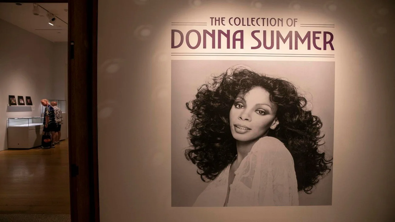 Donna Summer: Salen a la venta sus fotos, pinturas y ropa