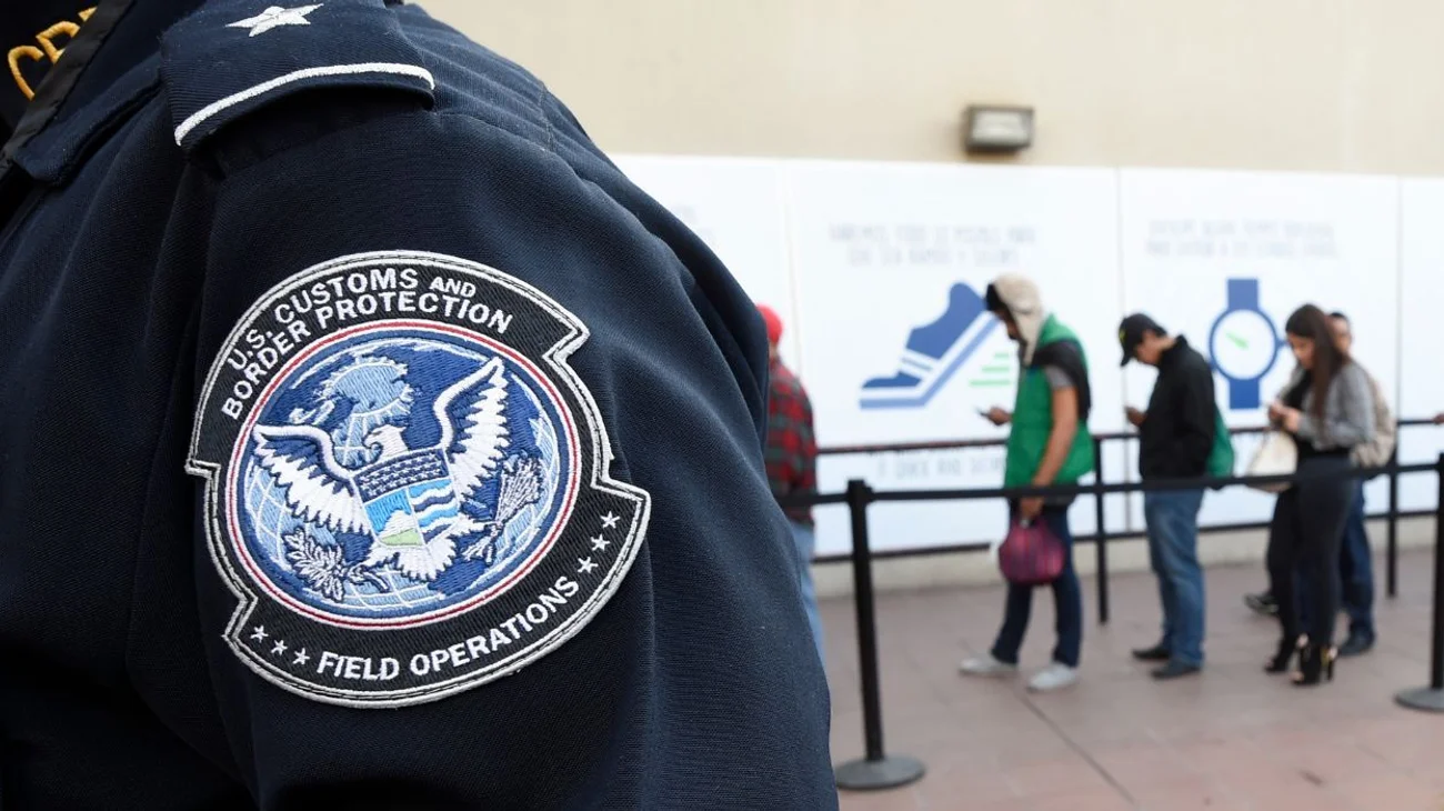 Dos_agentes_de_aduanas_se_declaran_culpables_de_d9bd20559d