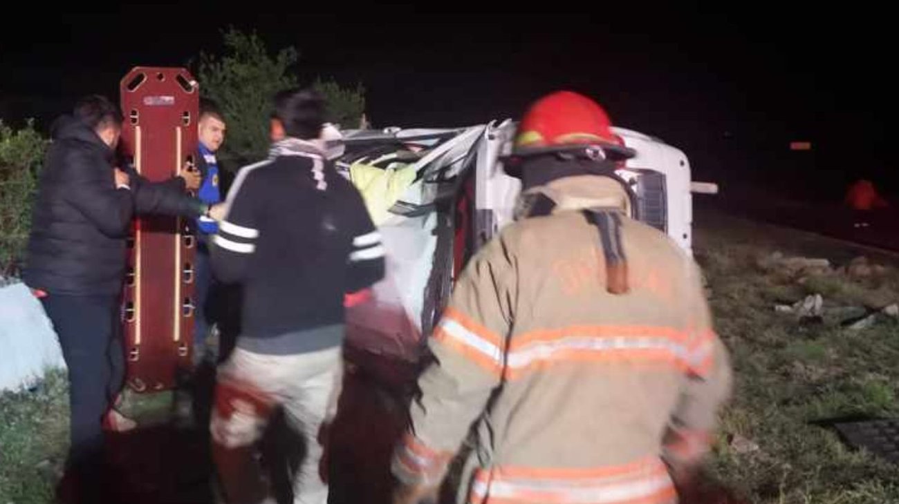 Sufre grupo Duelo accidente en carretera Monterrey-Reynosa