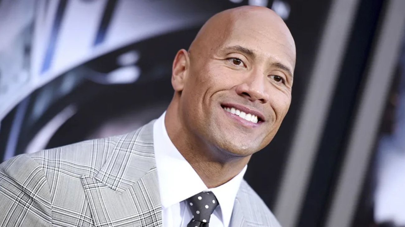 Critican a Dwayne Johnson por callar sobre política