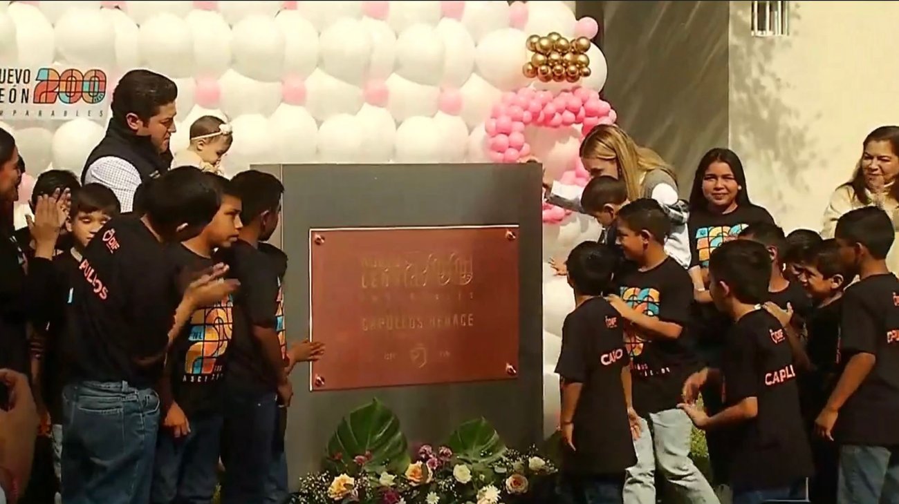 Develan placa conmemorativa por los 200 años de Nuevo León