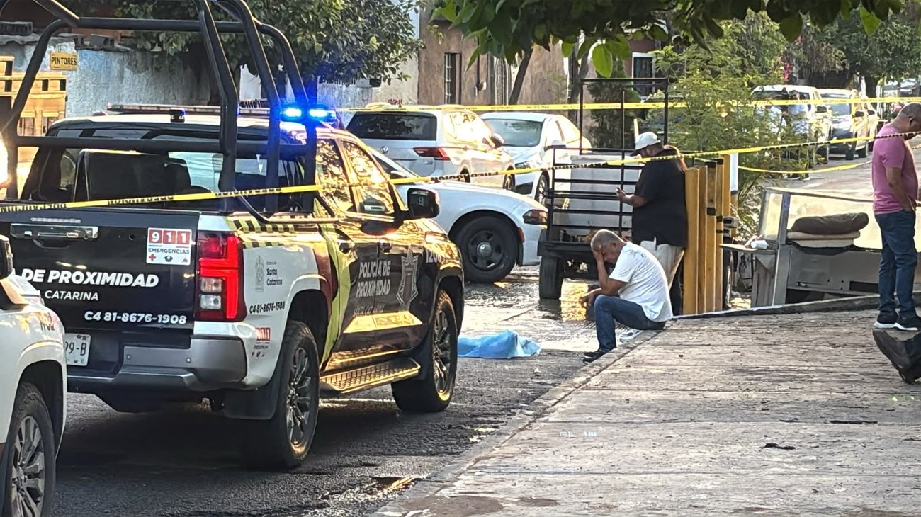 Investigan muerte de hombre en vía pública en Santa Catarina