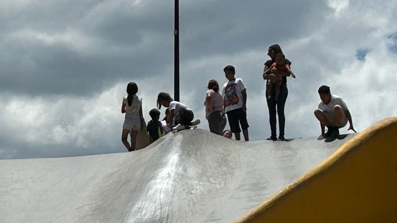 Familias aprovechan los últimos días de descanso