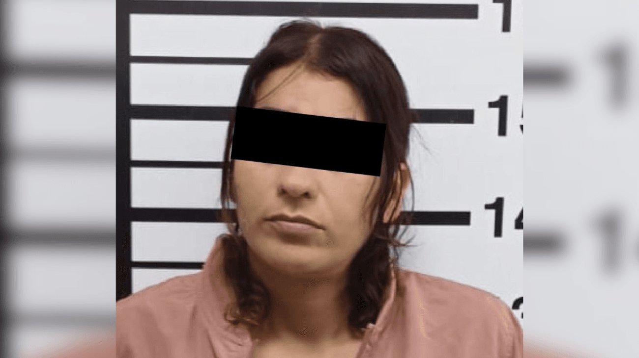 Ejecutan orden de aprehensión a mujer acusada de robo en Santiago