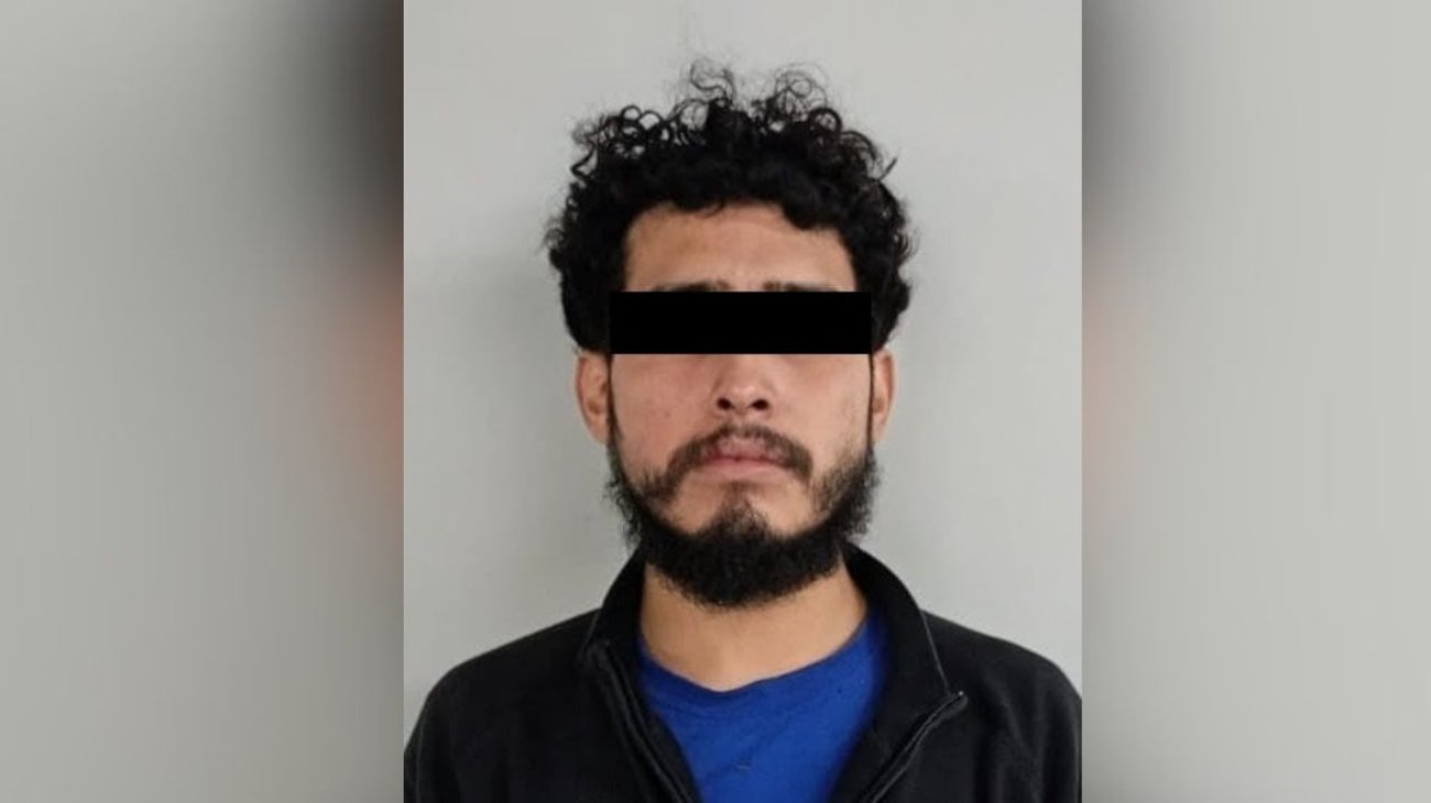 Detienen a hombre por delitos sexuales contra adolescente