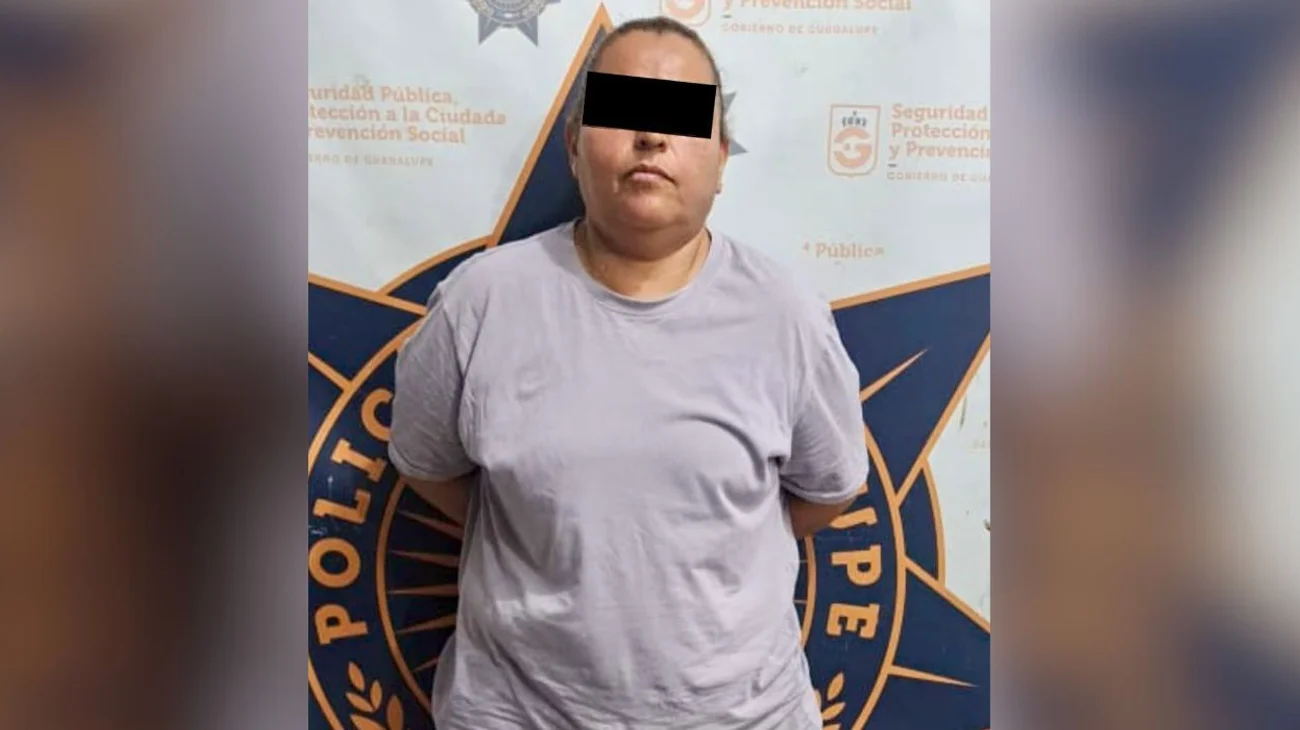 La detienen por golpear a su pareja por hallar mensajes con su ex