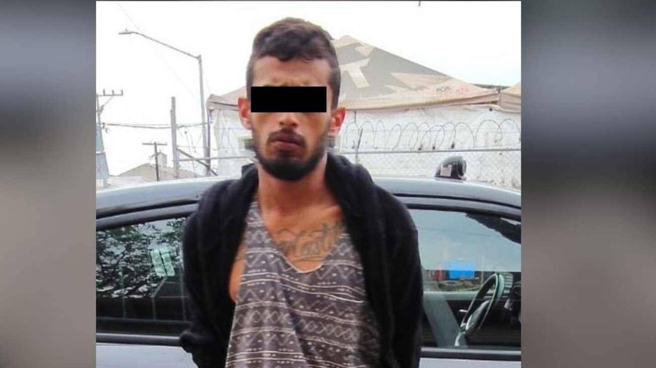 Detienen a hombre por robo y portación de arma en Monterrey