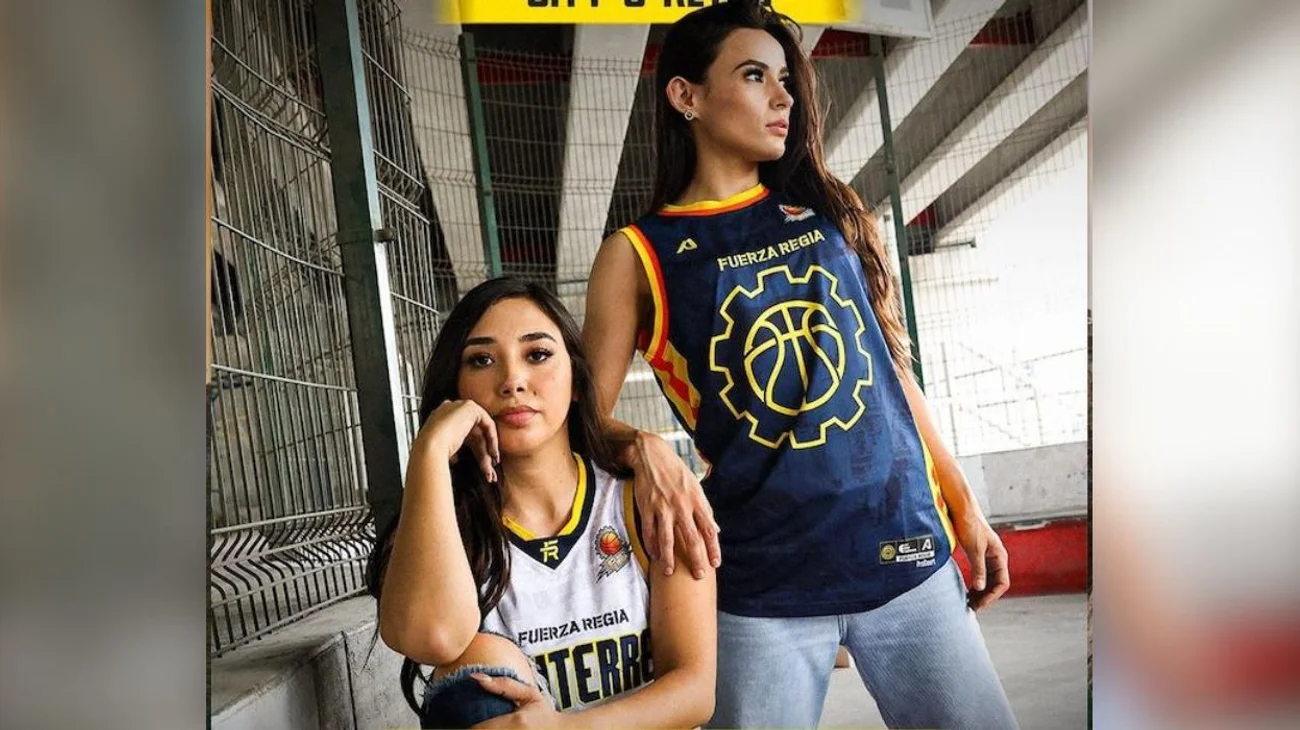 Presenta Fuerza Regia Femenil jerseys con estilo retro