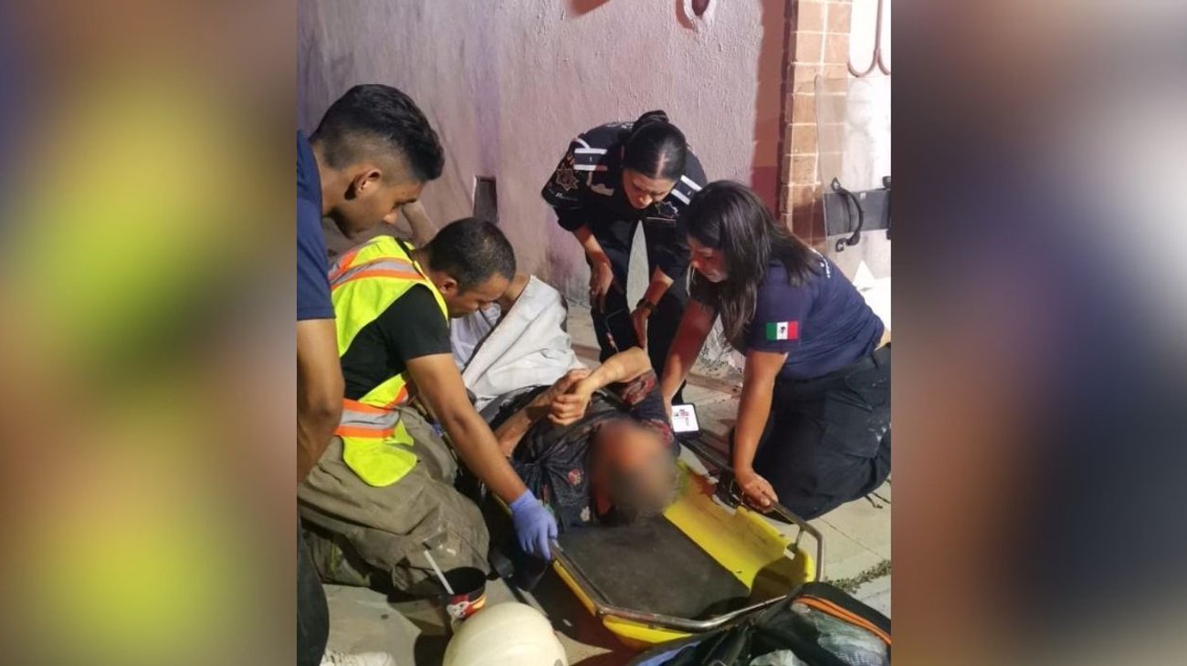 Adulto mayor es rescatado de casa insegura; detienen a mujer