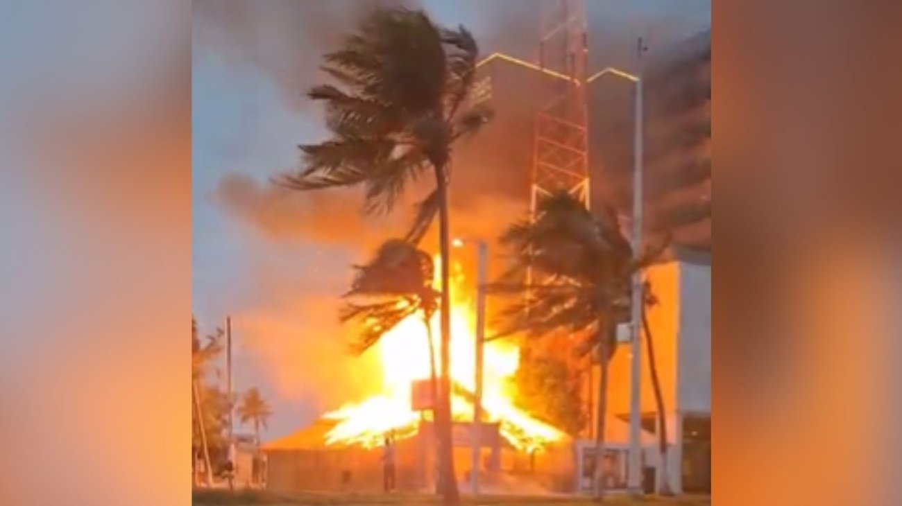 Incendio consume marisquería en Boca del Río, Veracruz