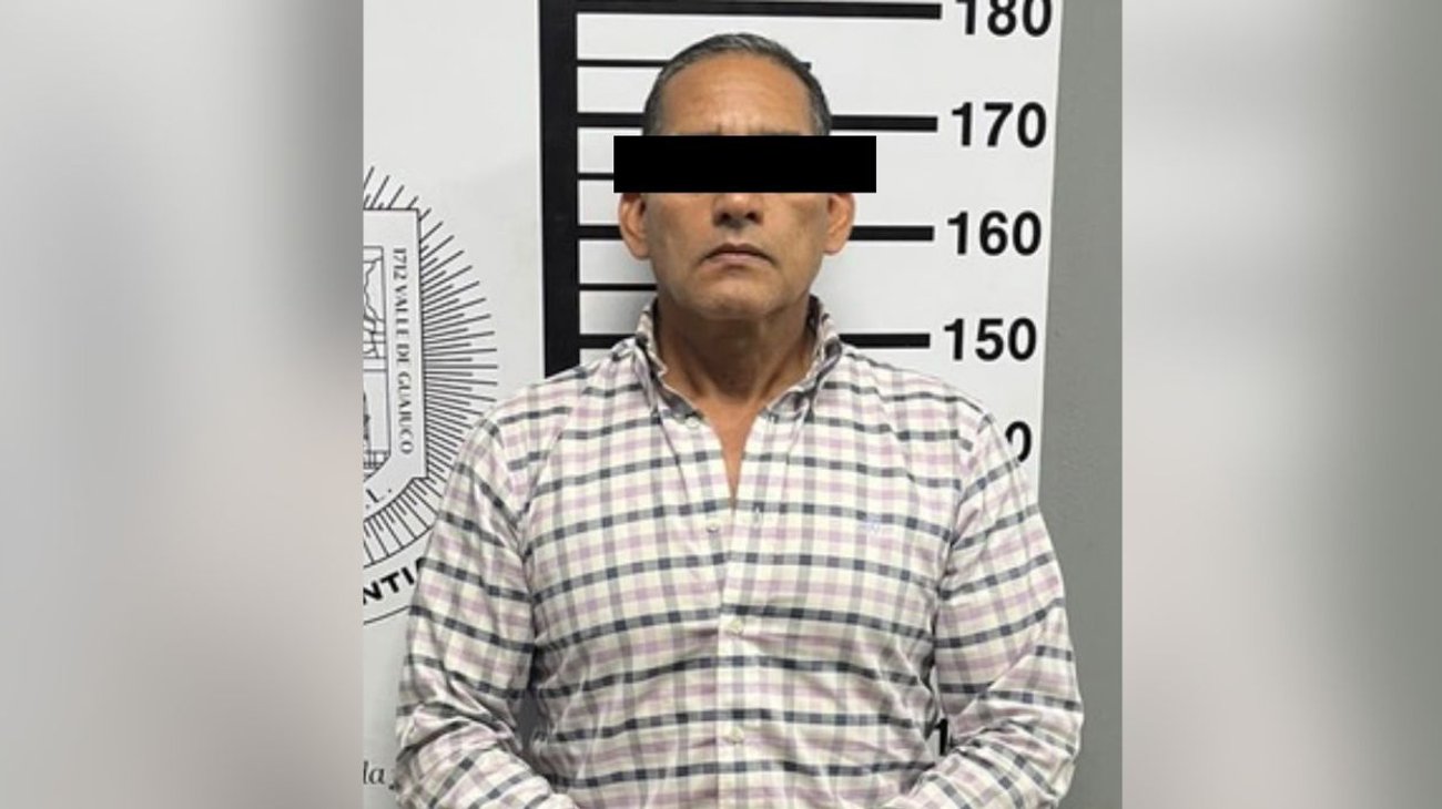 Detienen a hombre por presunta posesión de droga en Santiago