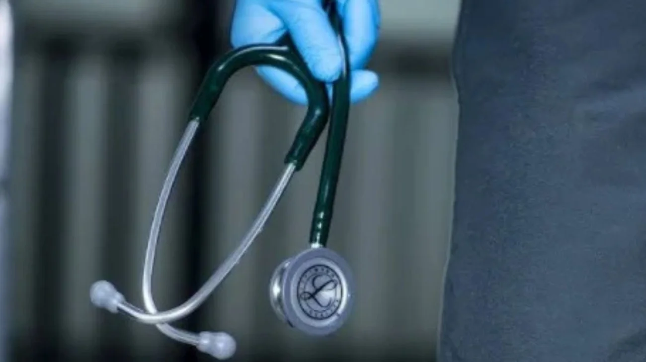 Asistente médico se declara culpable por hacerse pasar por doctor