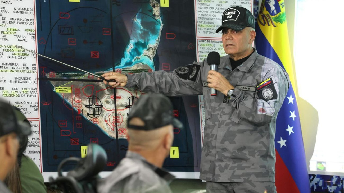 Venezuela hace maniobras militares en isla caribeña por EUA