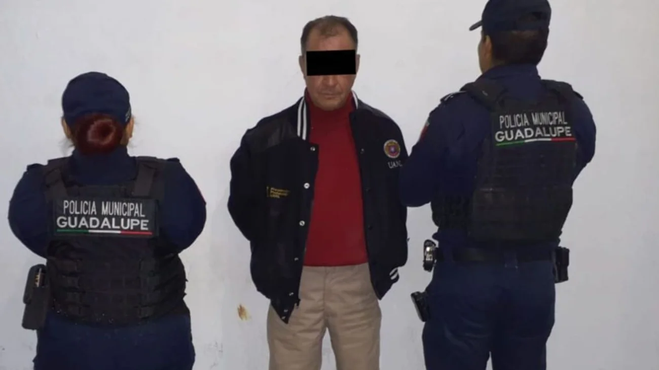 Detienen a hombre por abusar sexualmente de un menor en camión