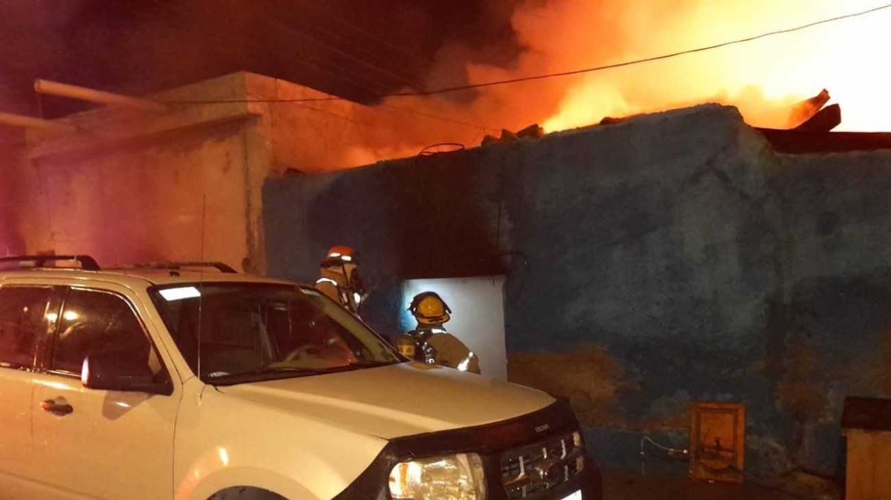 Se incendia vivienda en centro de Ramos Arizpe; sin lesionados
