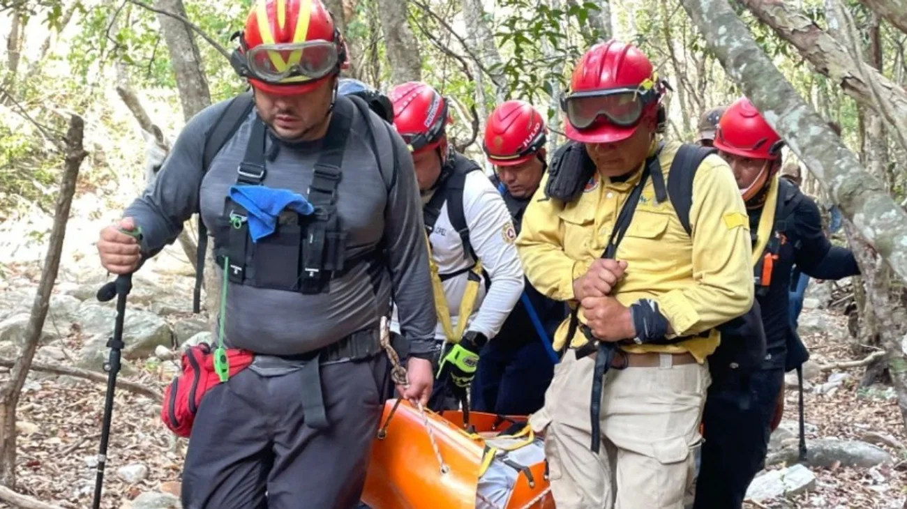 Rescatan a hombre tras caer de caballo en Villa de Casas