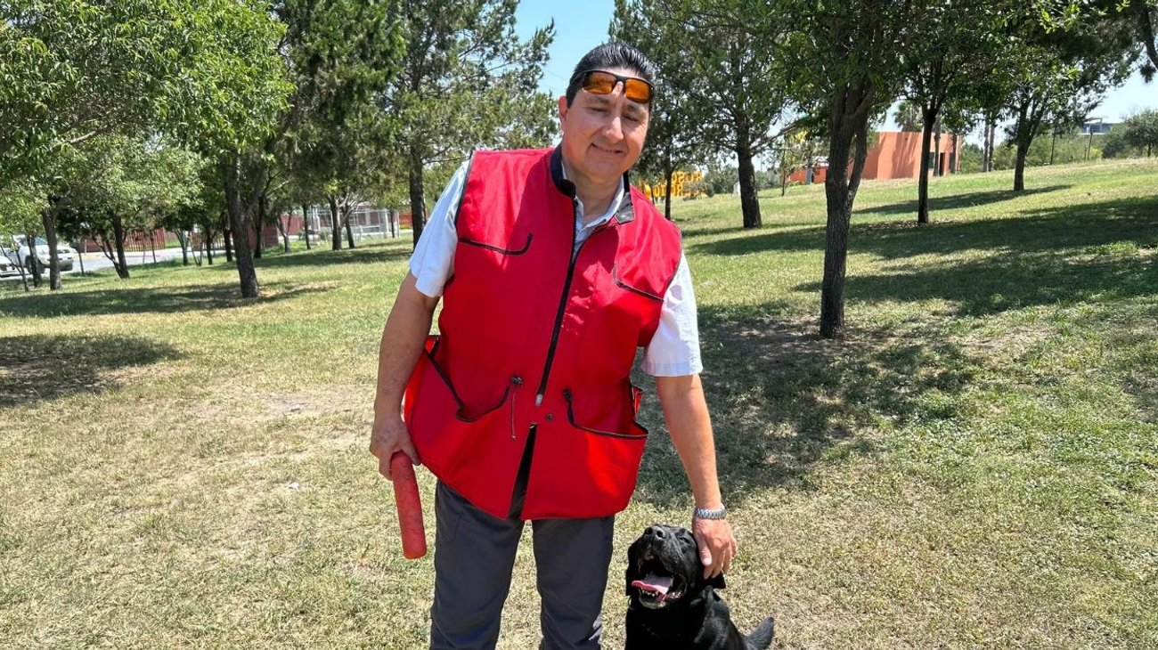 Cumple 26 años formando perros de compañía y deportivos