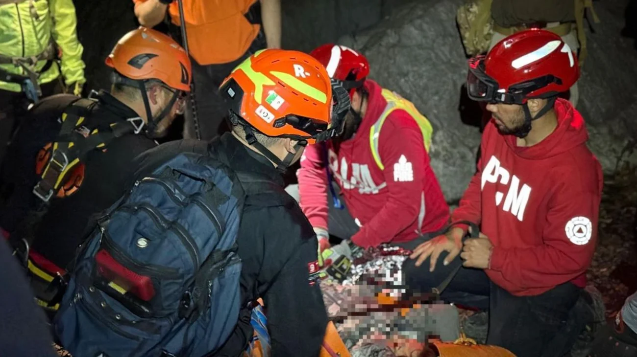 Rescatan a senderista en el Cerro de las Mitras