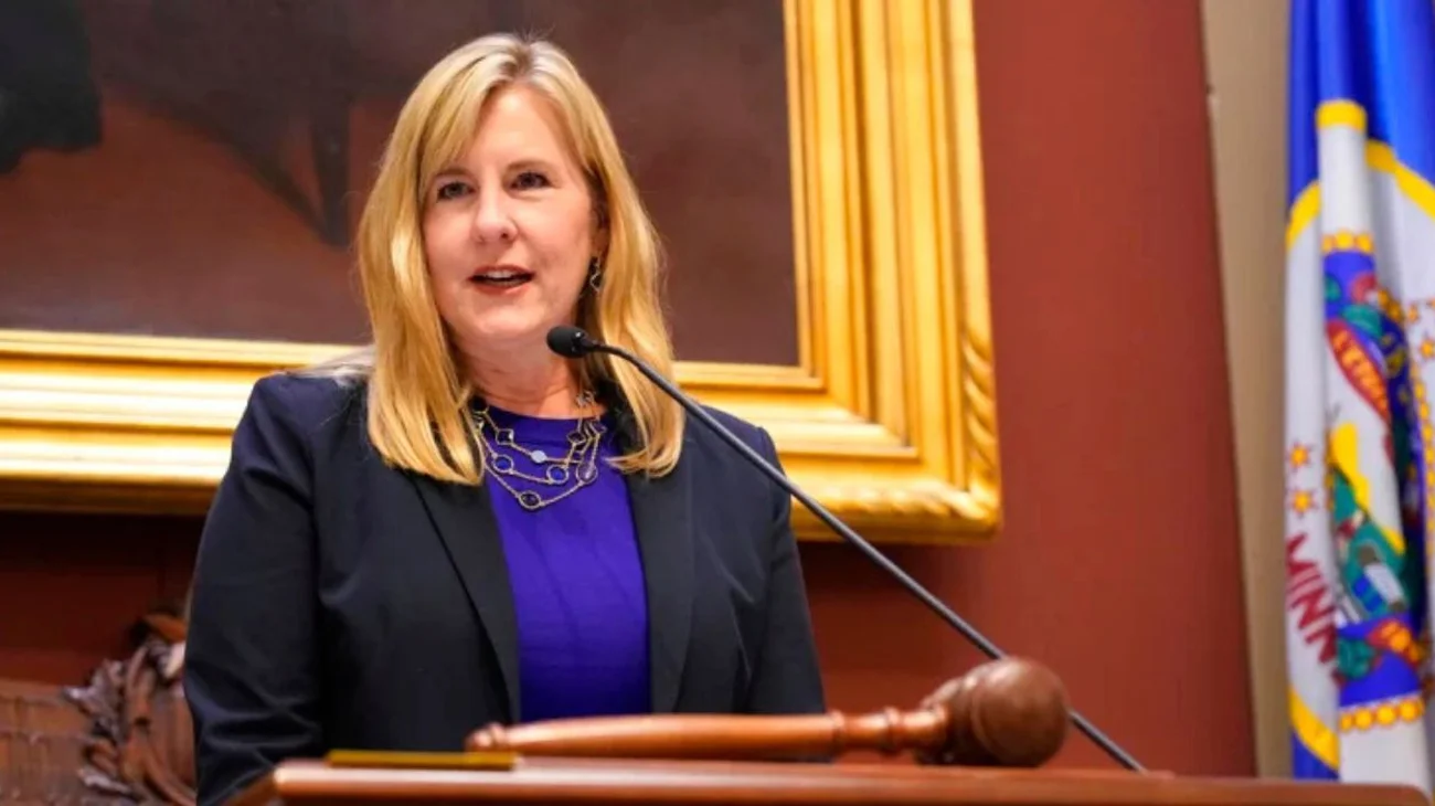 Sigue búsqueda del sospecho de asesinar a legisladora de Minesota