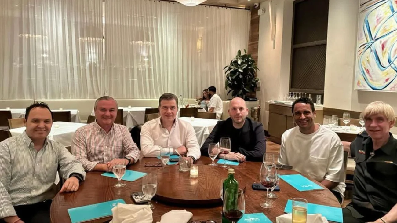 Viaja Héctor García a Nueva York para ver temas del Mundial 