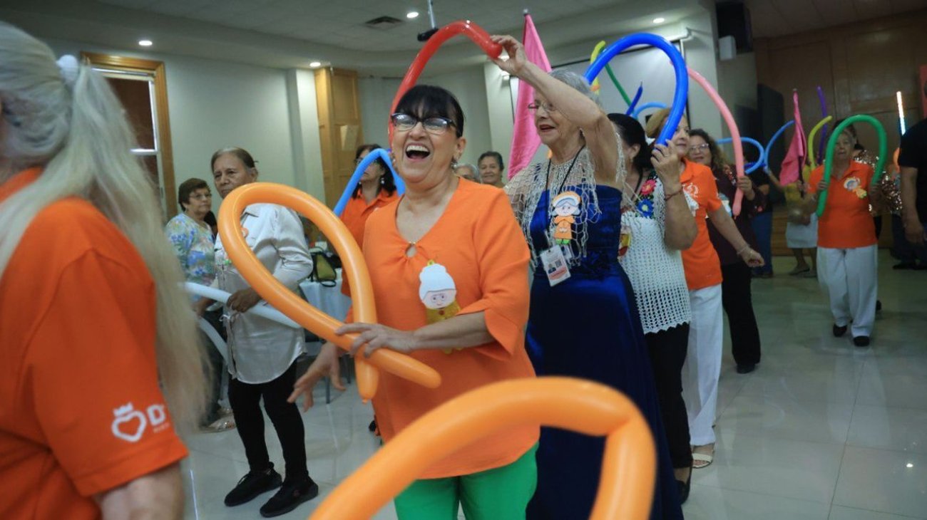 DIF Nuevo León celebra a adultos mayores con shows y actividades