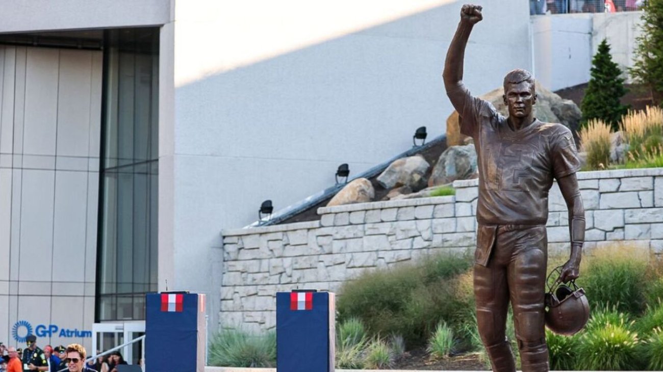 Patriots levantarán estatua de Belichick junto a la de Tom Brady