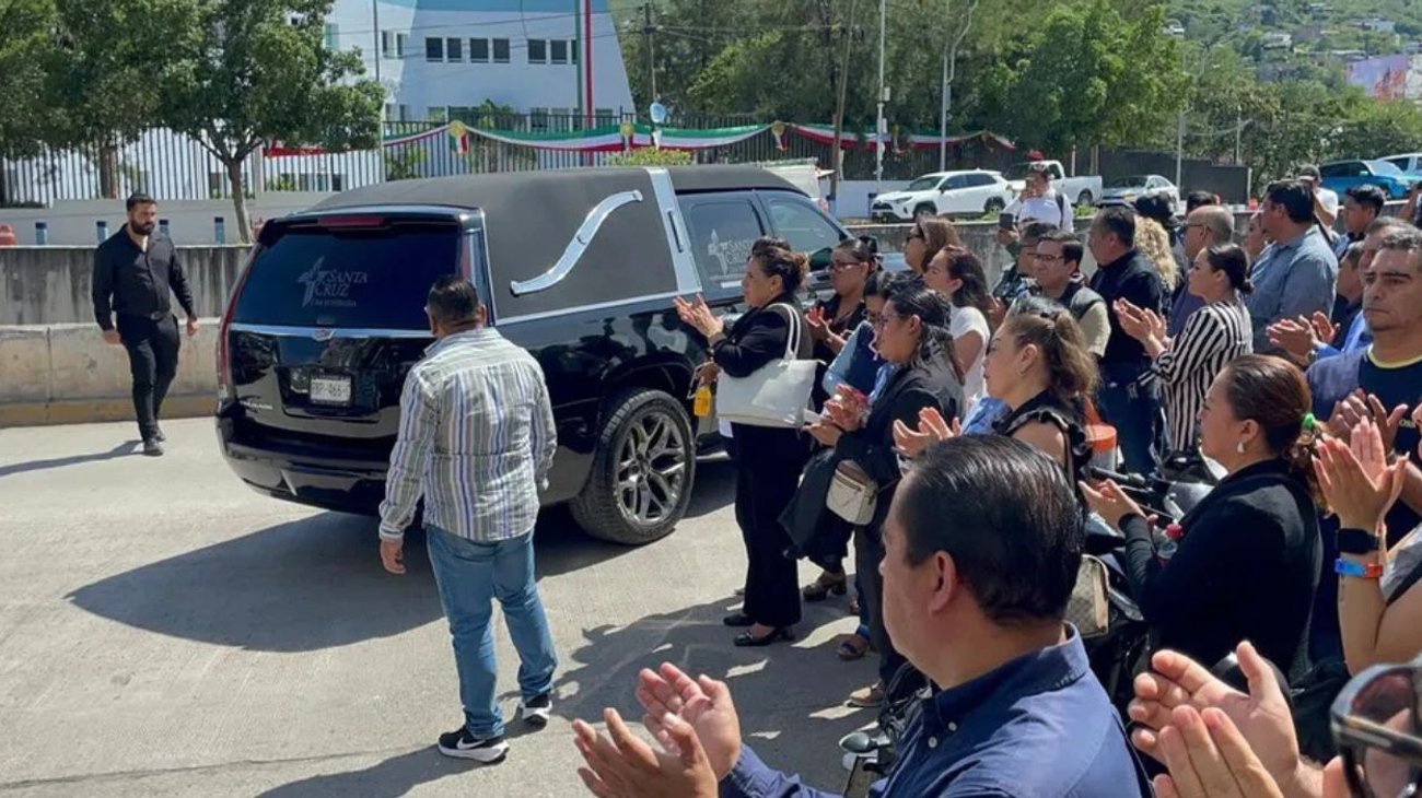 Agentes custodian funeral del funcionario Hossein Nabor Guillén