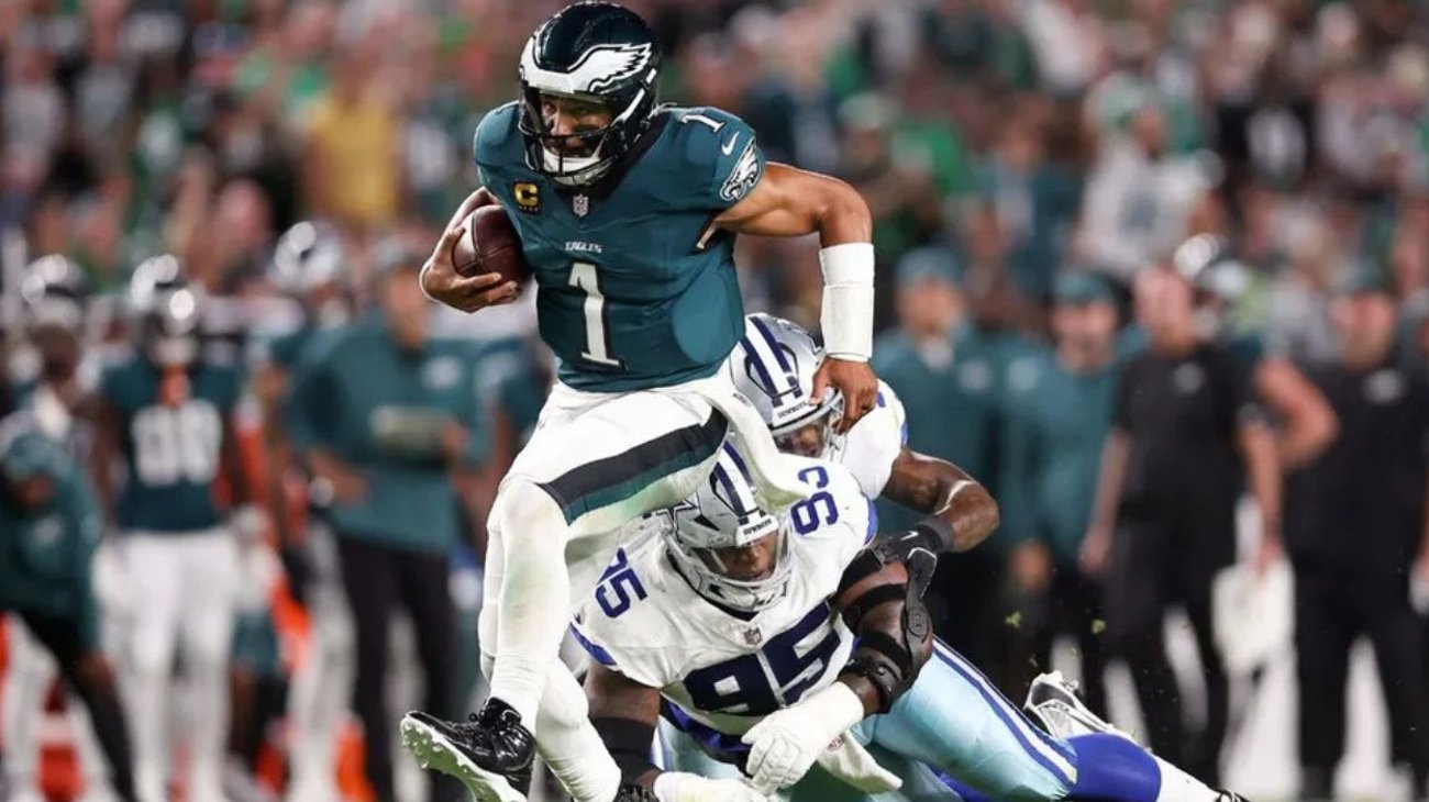 Eagles vencen a Cowboys en debut polémico y lleno de drama