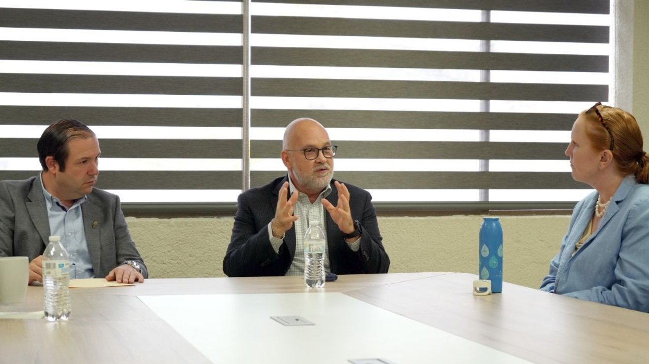 Se reúnen consulados por tema de visas para traileros