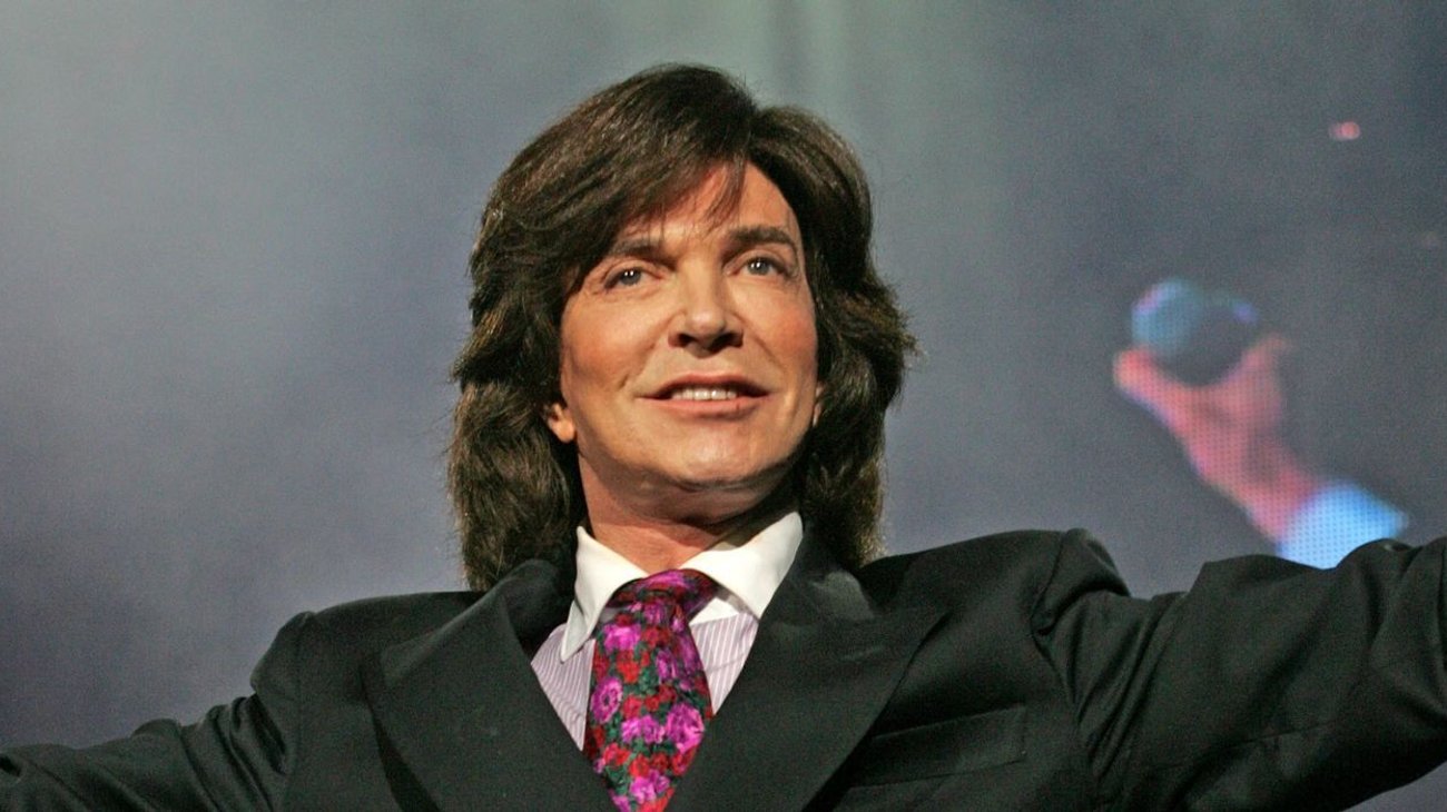 Trasladan las cenizas de Camilo Sesto a su mausoleo en España