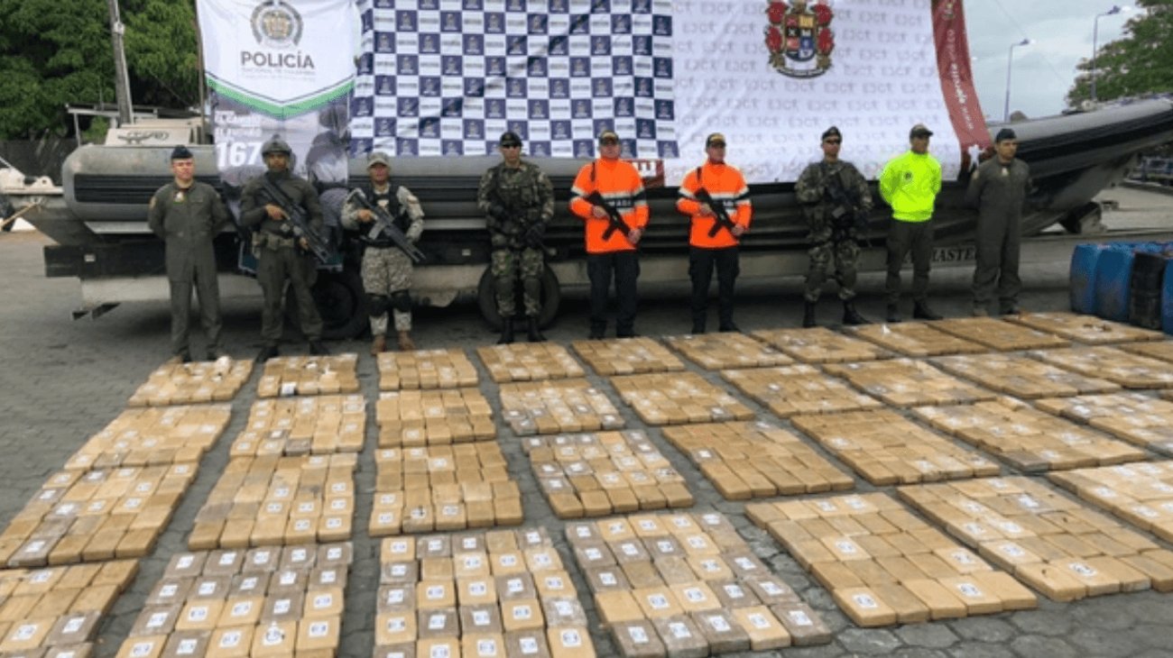 Aseguran tres hombres y casi una tonelada de cocaína en Colombia