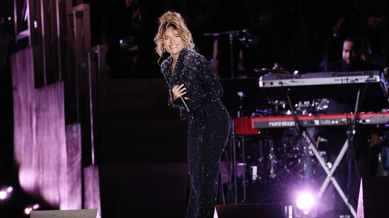 Karol G lució vestido con 15,000 cristales Swarovski en Vaticano