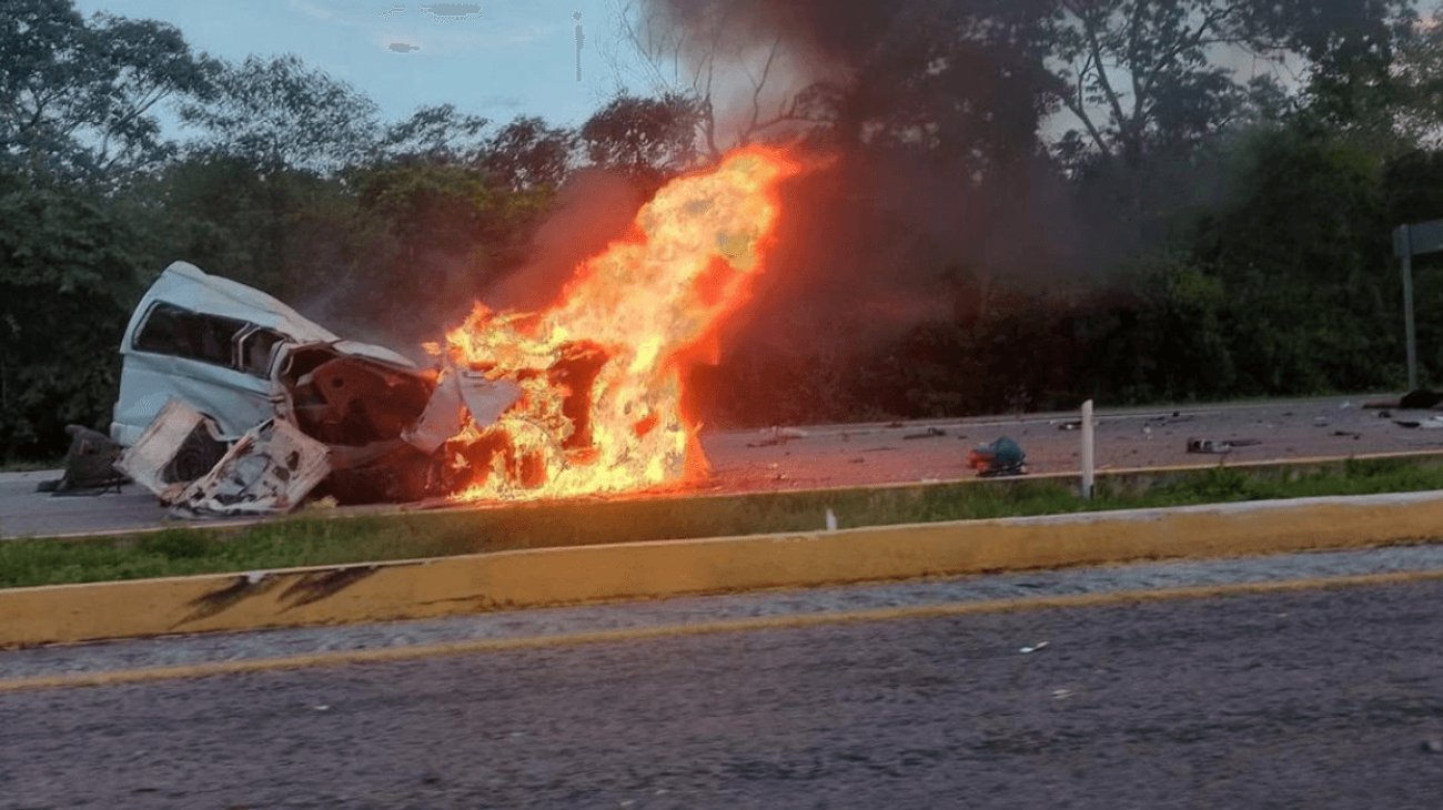 Suman 16 muertos tras choque múltiple en Yucatán