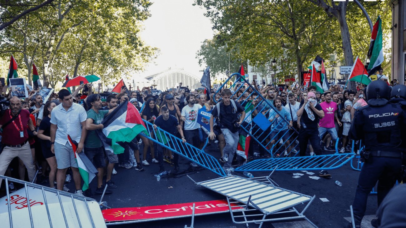 Incidentes en 'La Vuelta' dejan 22 policías heridos en España