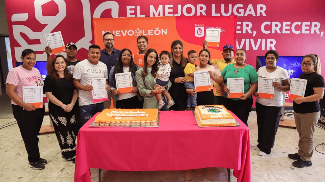 Entregan certificado de primaria a personas migrantes