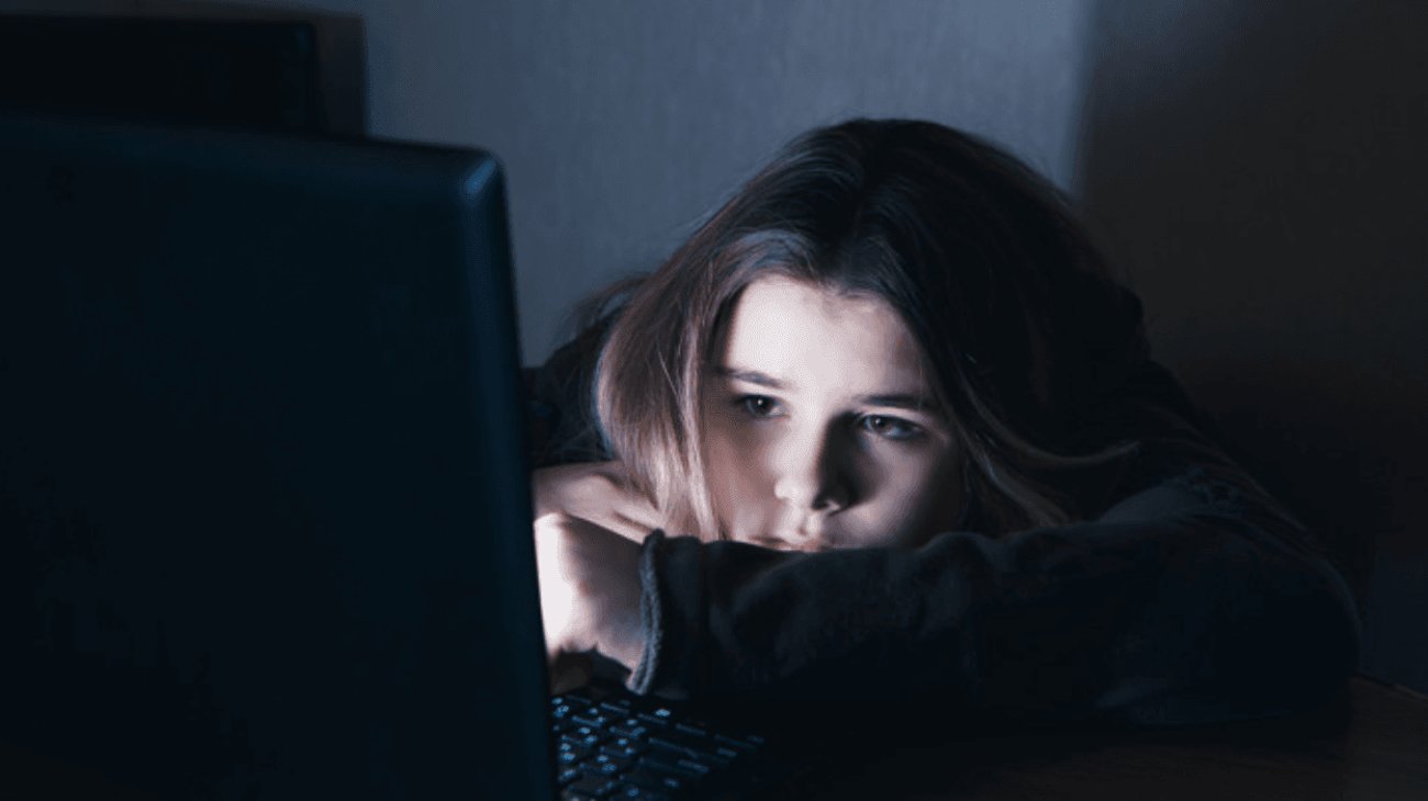 Plantean reforma para capacitar a padres contra ciberacoso