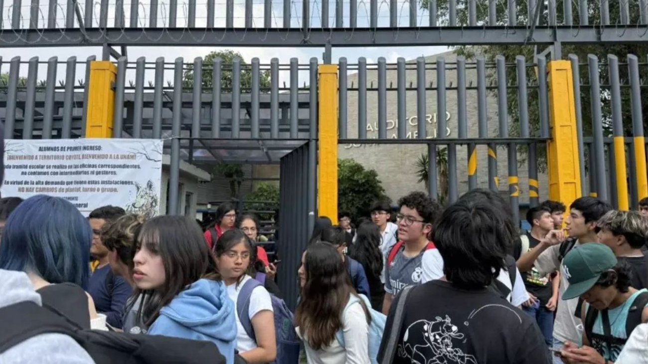 Evacúan Prepa 6 de la UNAM por presunta amenaza de bomba