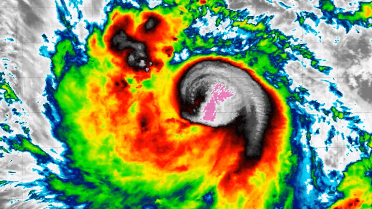 'Narda' se aleja de México; se mantiene como huracán categoría 1