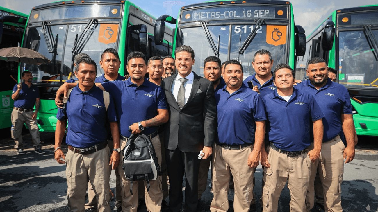 Samuel García entrega 16 unidades para ruta 224 Cometas