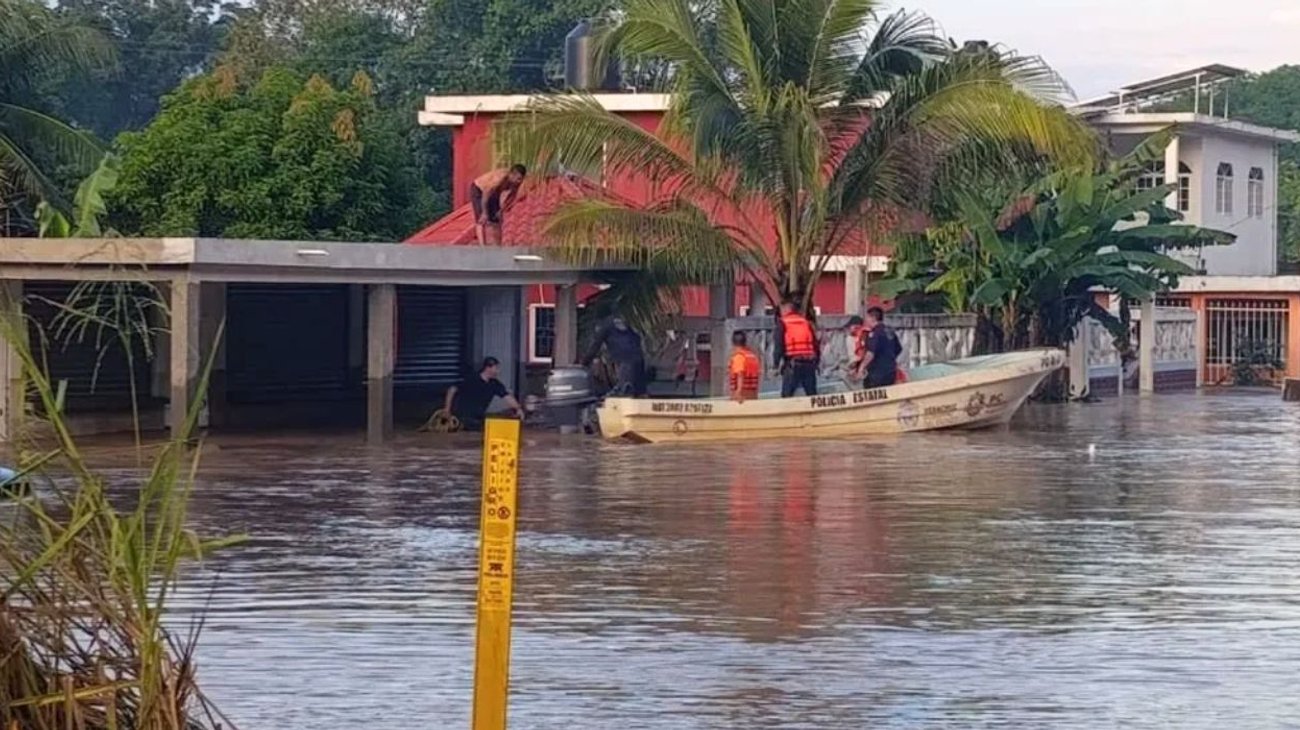 Mandará NL equipo de rescate de PC por inundaciones de Veracruz