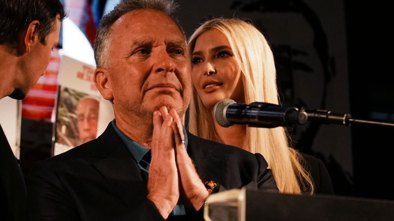 Reciben a Witkoff en la Plaza de los Rehenes de Tel Aviv