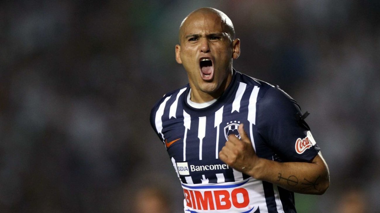 Humberto 'Chupete' Suazo anuncia su retiro del fútbol