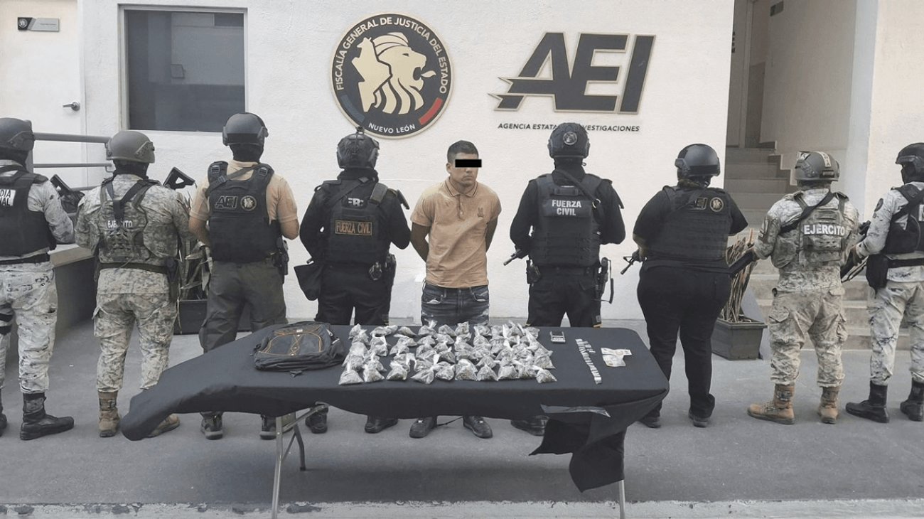 Arrestan a un joven con 90 dosis de droga al norte de Monterrey