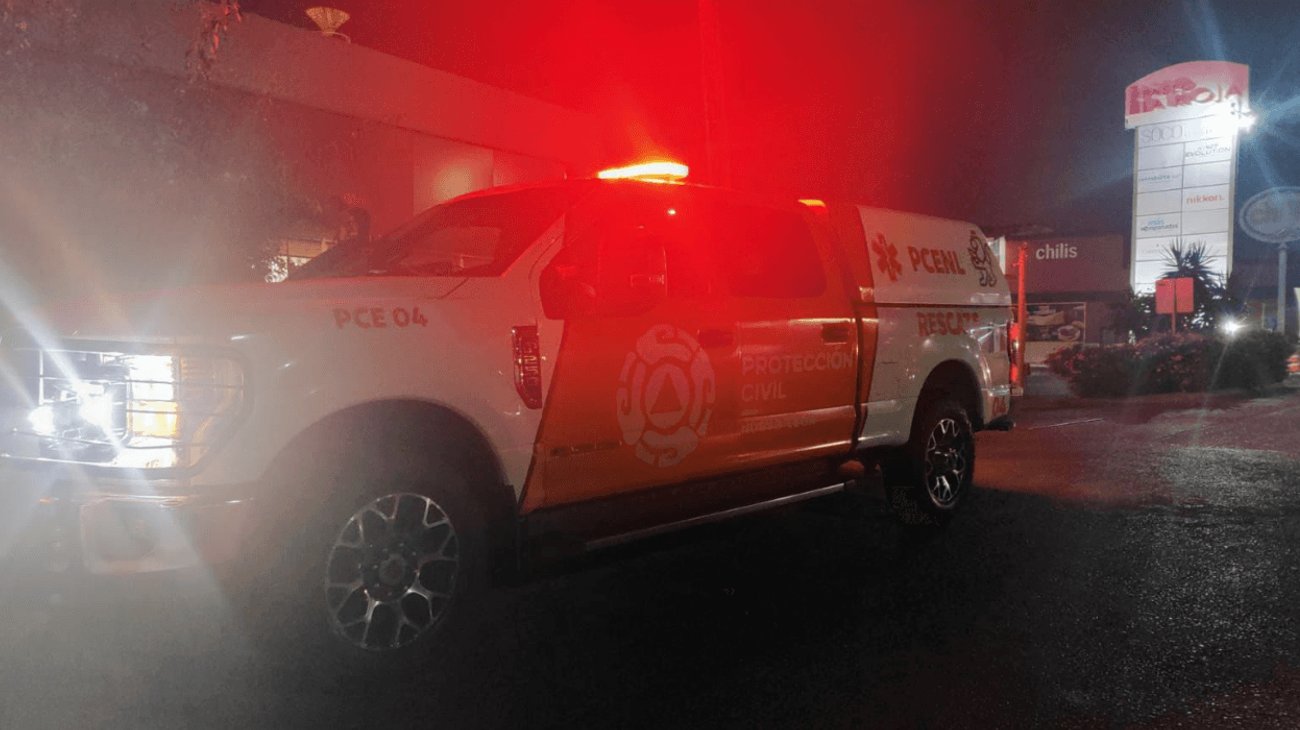 Rescatan a cinco personas atrapadas en un elevador de Monterrey