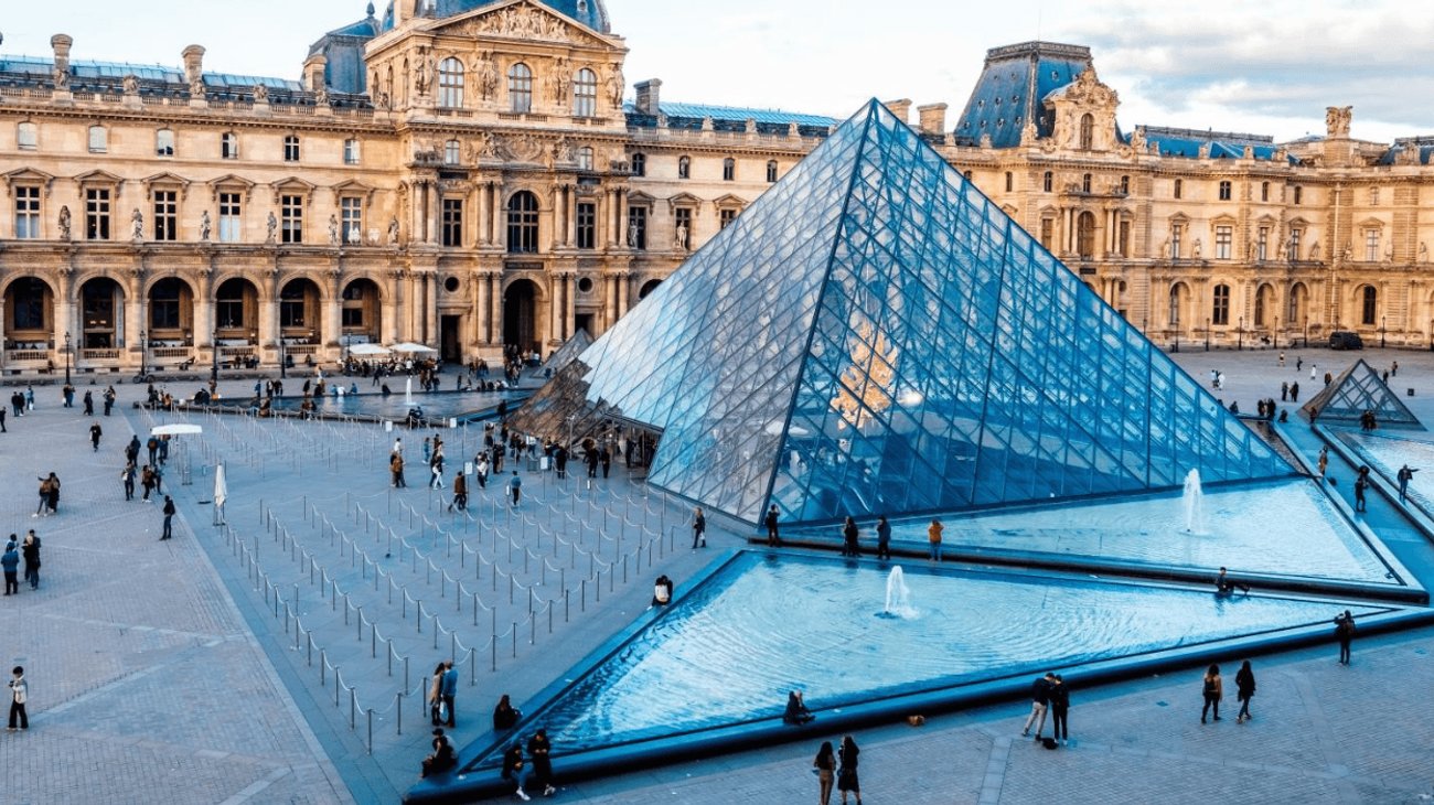 Arrestan a dos presuntos ladrones por joyas de Museo Louvre
