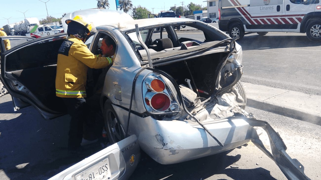 Choque múltiple deja tres lesionados en Linares