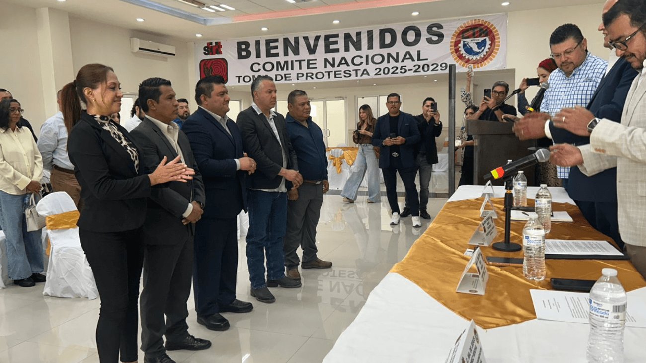 Toman protesta nuevos integrantes del Comité del STIRTT