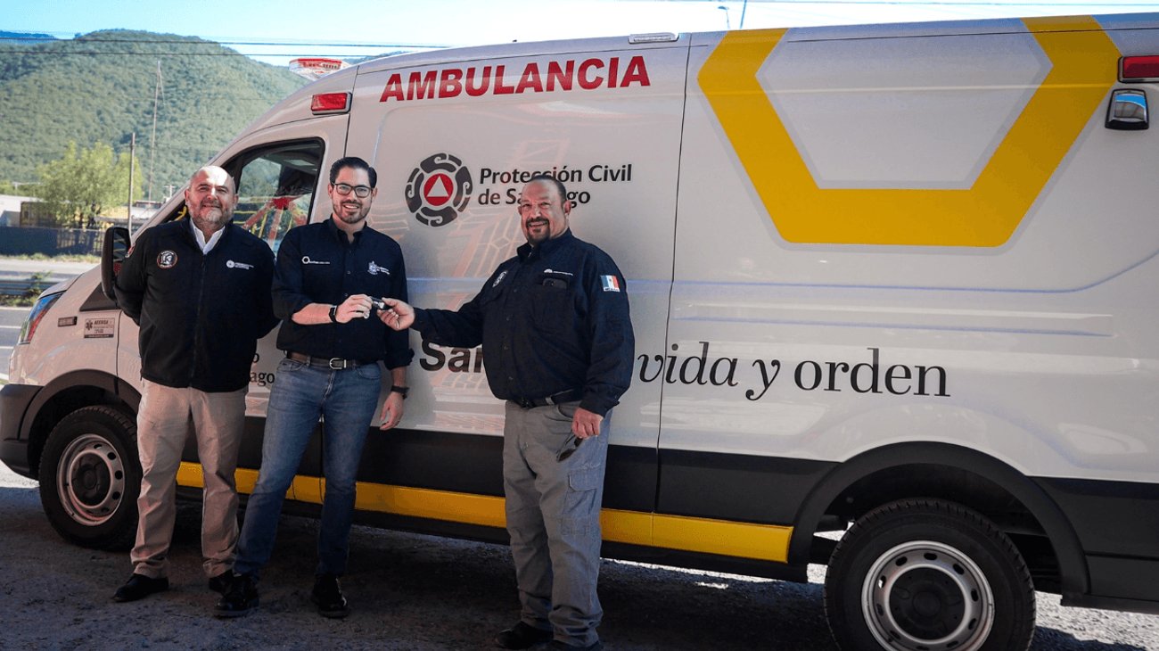 Entrega De la Peña ambulancia con tecnología Spectral Blue